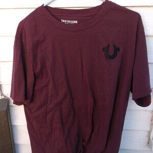 True Religion XL Maroon Tee w/ Black or Darker Maroon Horseshoe Logo – Like New